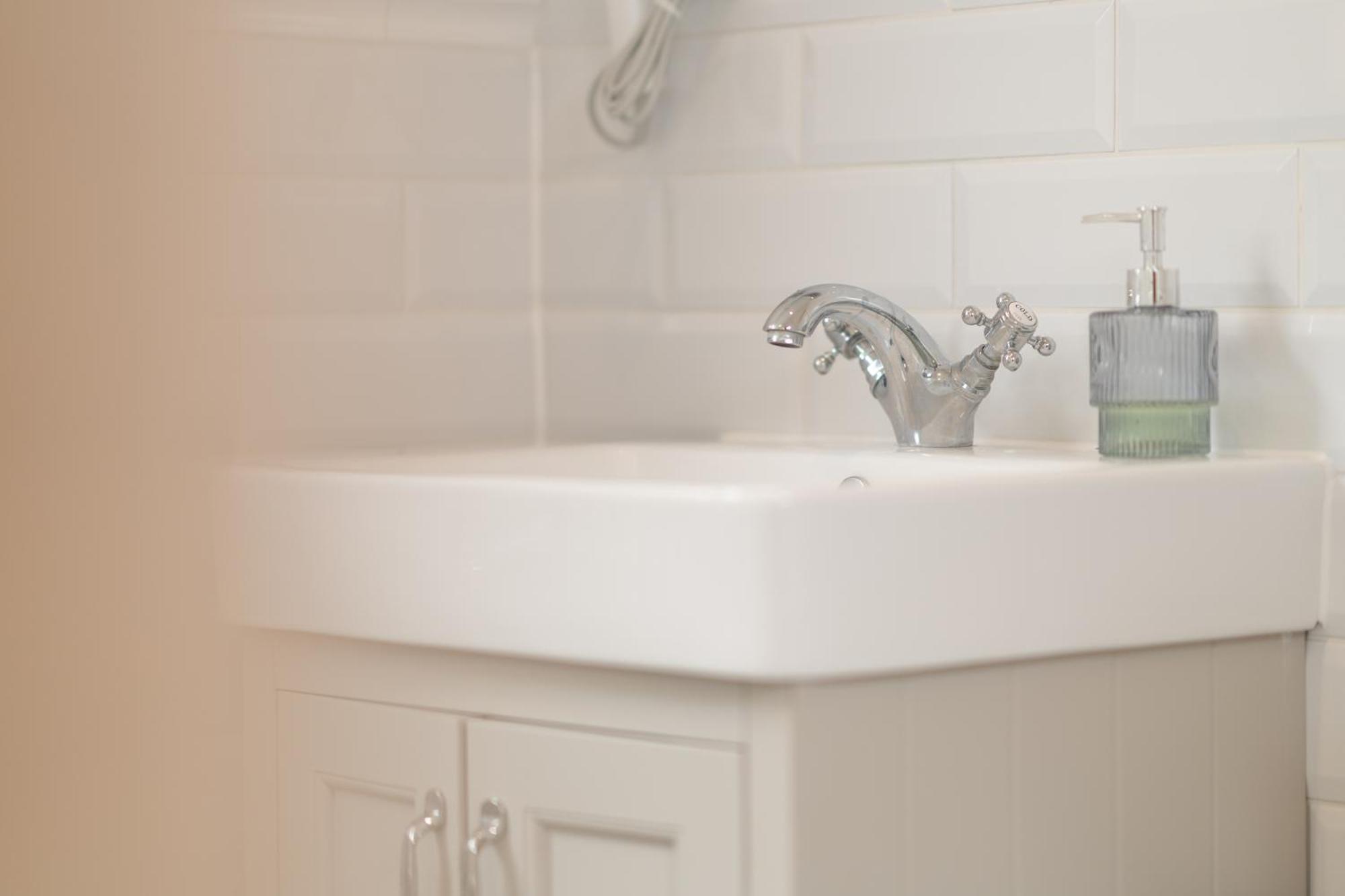Beautiful 2 Bedroom With Private Garden In Wimbledon - Minutes From Central London Luaran gambar